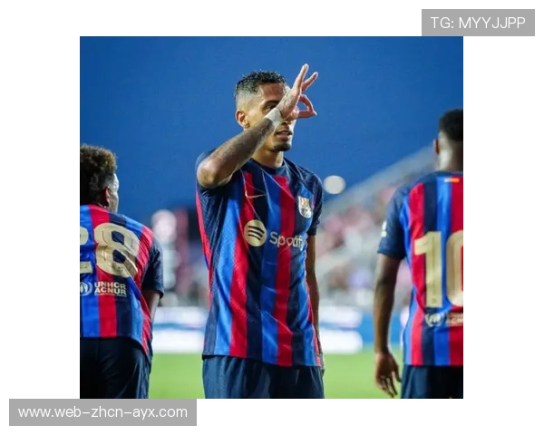 巴萨利用边路纵深，佩德里低传造就拉菲尼亚推射